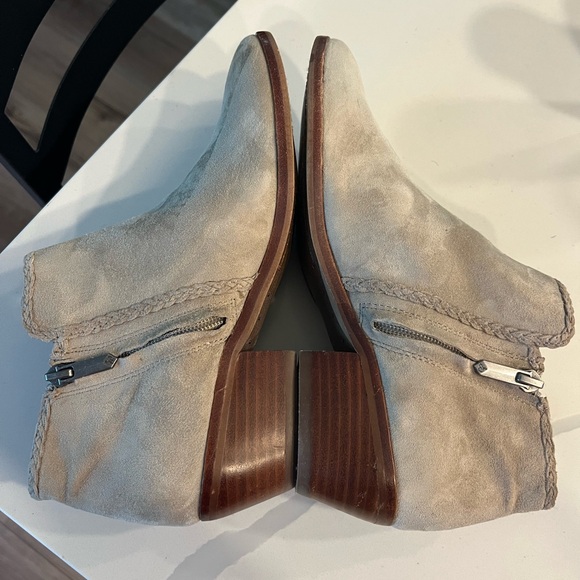 Sam Edelman Paige Suede Fringe Bootie, Color: Putty Size: 6 Boho Western‎ Braid - Picture 11 of 12